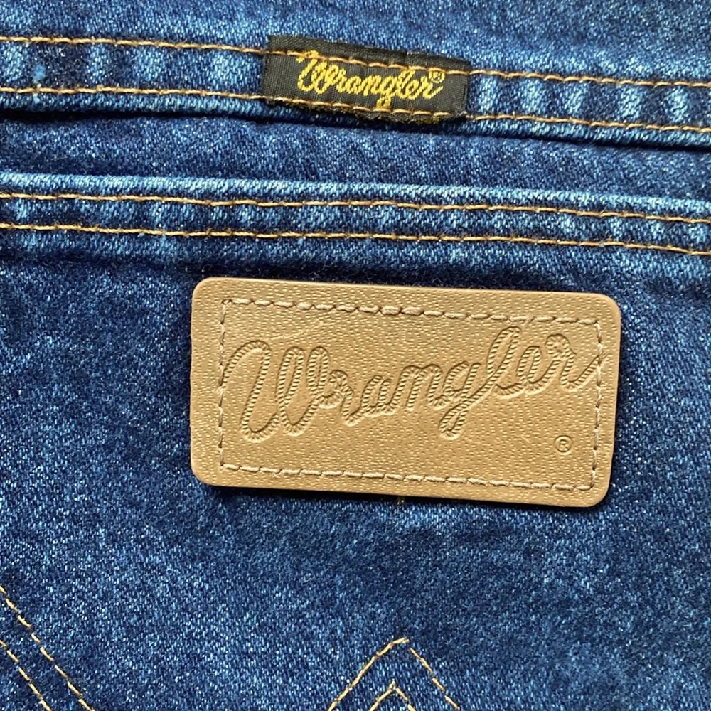 WRANGLER® COWBOY CUT® ORIGINAL FIT JEAN IN DARK STONE SIZE 40 X 30 💙EUC💙